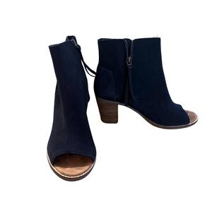 TOMS Navy blue suede ankle boot with peep toe and side zipper